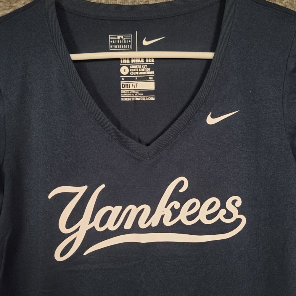 Nike Dri-Fit Women's Small New York Yankees V Neck Shirt Blue Short Sleeve Shirt - Picture 3 of 10